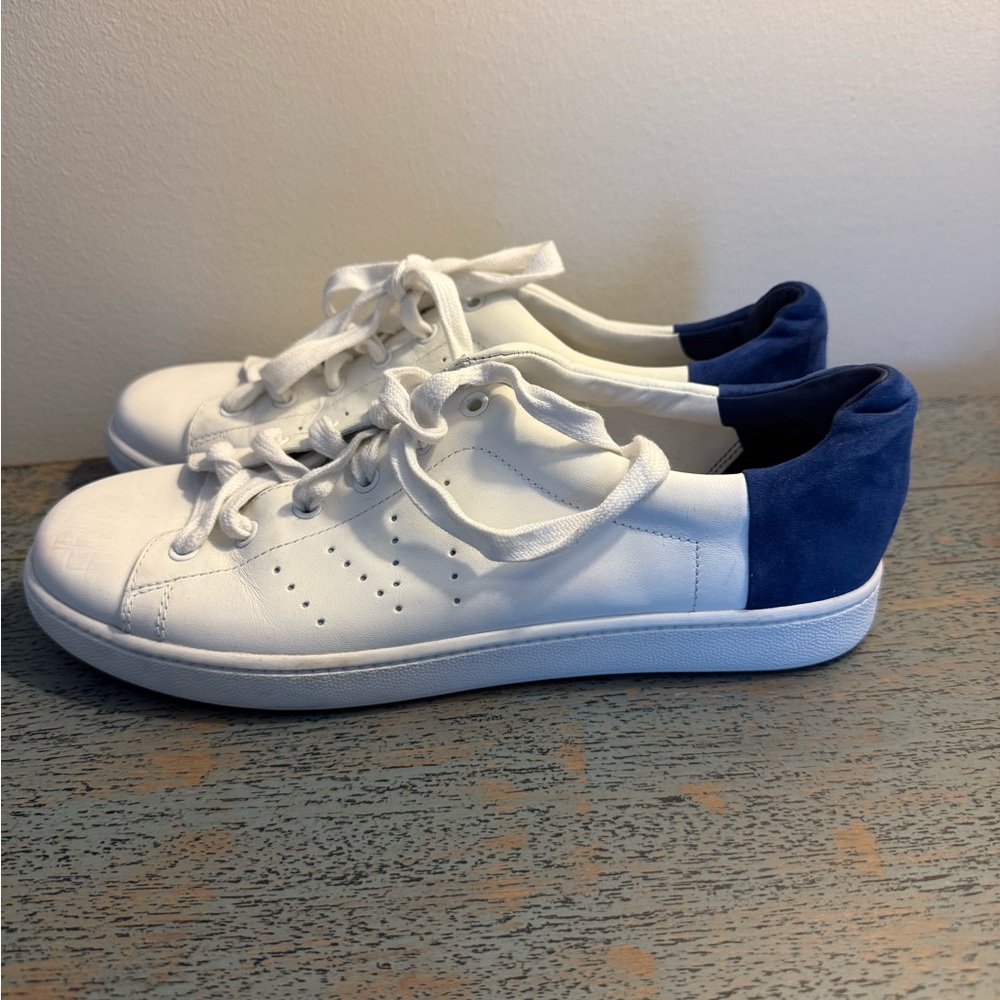 Vince size 8.5 women’s sneakers. Blue suede back.